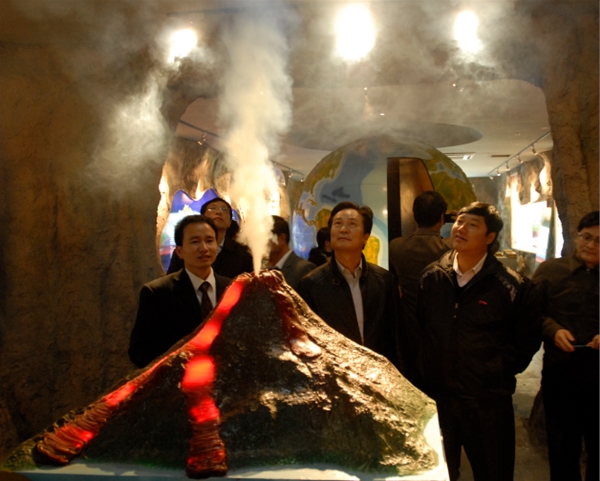 火山地震模擬器（火山噴發演示）